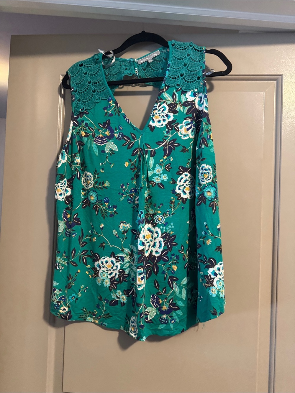 Daniel Rainn Teal Floral Sleeveless V-Neck Top with Lace Yoke